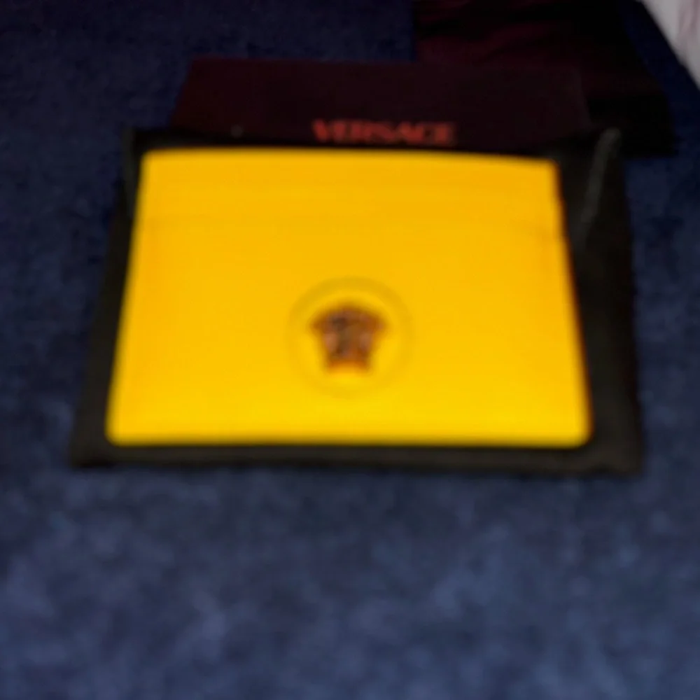 BNWT Versace Mini Medusa Yellow Card Case/Wallet - Picture 4 of 4